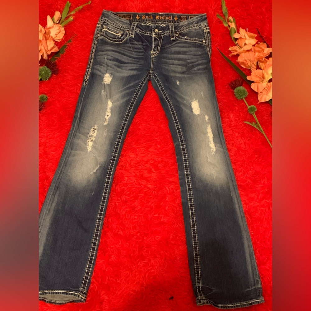 Women’s Revival Jeans **Sooo Cute